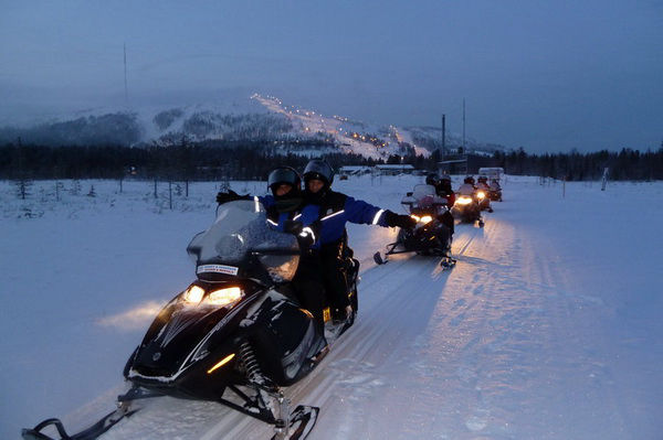 Convoi sur lac gelé